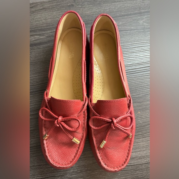 EUC Michael Kors Logo Red Leather Flat Loafers Shoes Size 8,5 M Bow - Picture 2 of 7